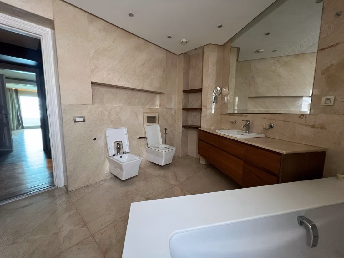 Alquila este piso en Racine Extension. 5 habitaciones grandes. Amueblado