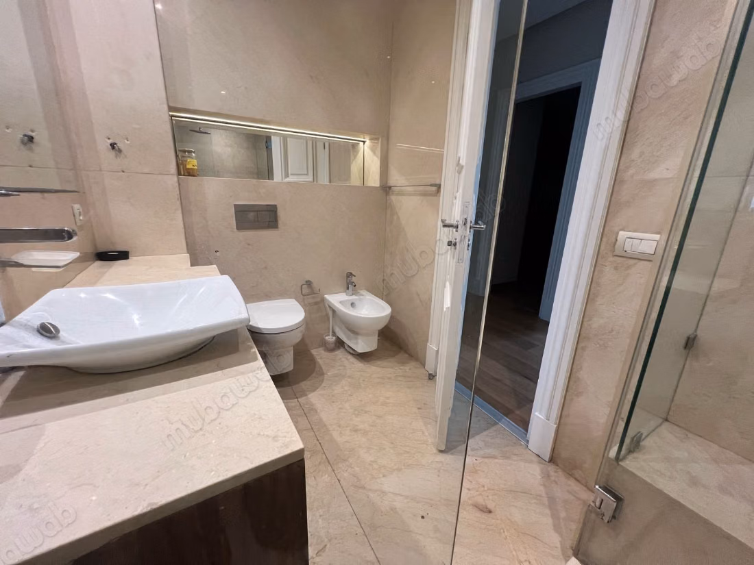 Alquila este piso en Racine Extension. 5 habitaciones grandes. Amueblado