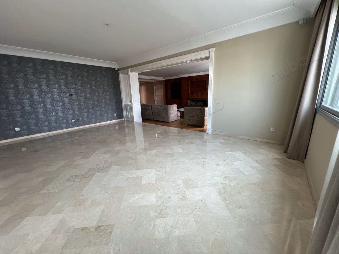 Alquila este piso en Racine Extension. 5 habitaciones grandes. Amueblado