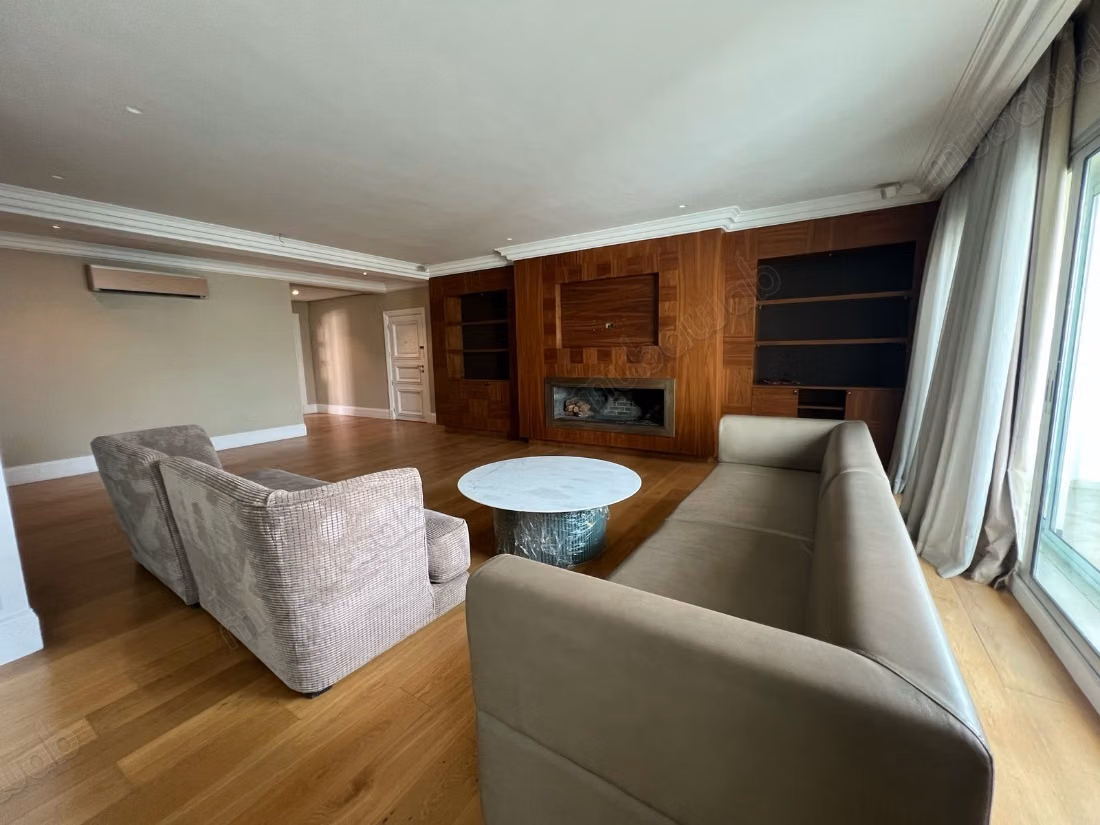 Alquila este piso en Racine Extension. 5 habitaciones grandes. Amueblado