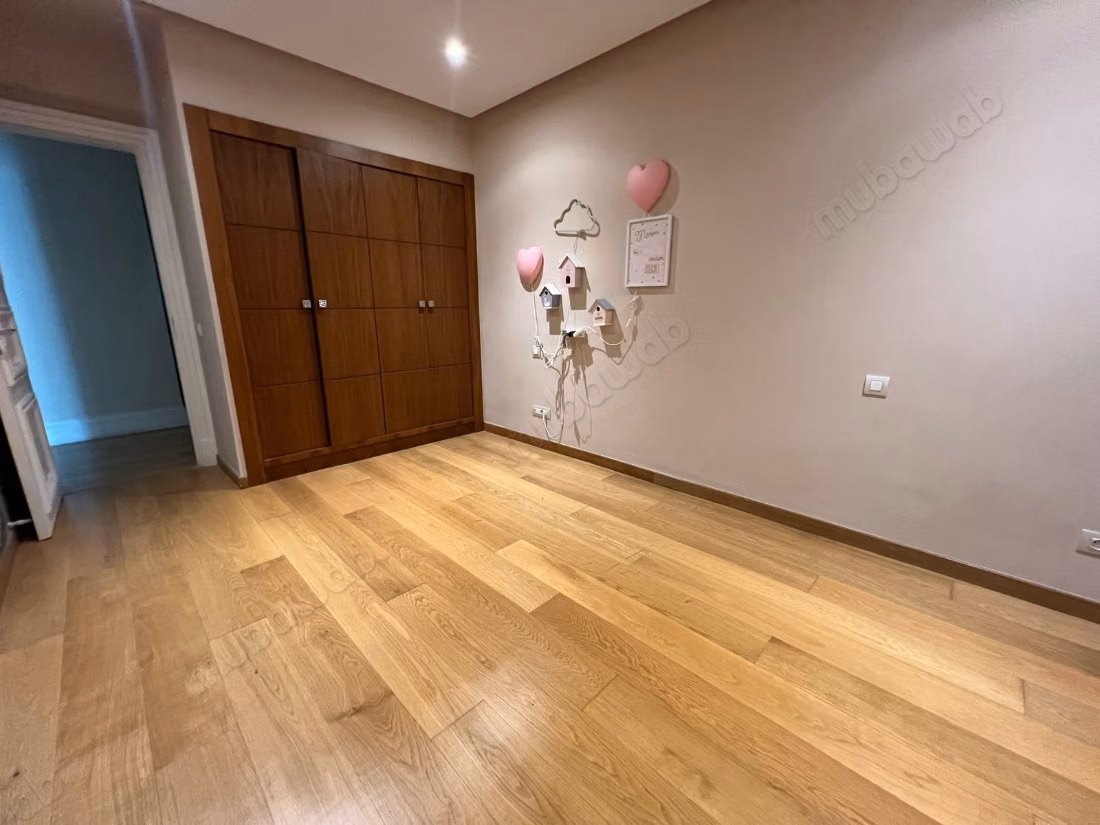 Alquila este piso en Racine Extension. 5 habitaciones grandes. Amueblado