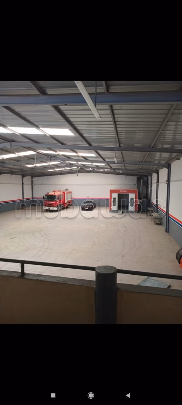 Offices & shops for sale in Aïn Sebaâ. Dimension 760 m². Double glazed window, Central air conditioning