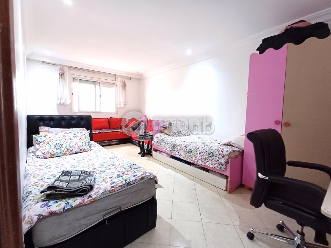 Sale of a lovely apartment in Maârif. Total area 160 m². Fully equipped kitchen