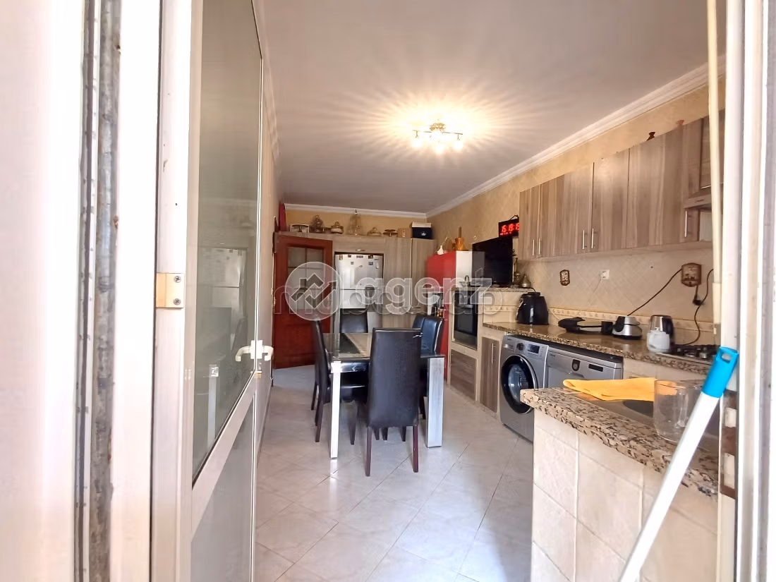 Sale of a lovely apartment in Maârif. Total area 160 m². Fully equipped kitchen