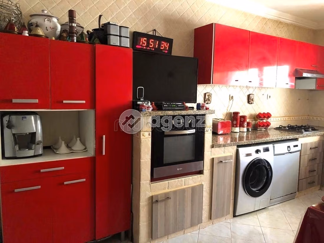Sale of a lovely apartment in Maârif. Total area 160 m². Fully equipped kitchen