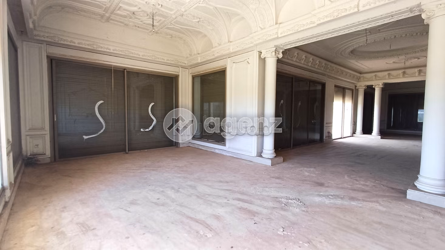 Suntuosa casa en venta. 9 dormitorios. Plazas de parking y terraza