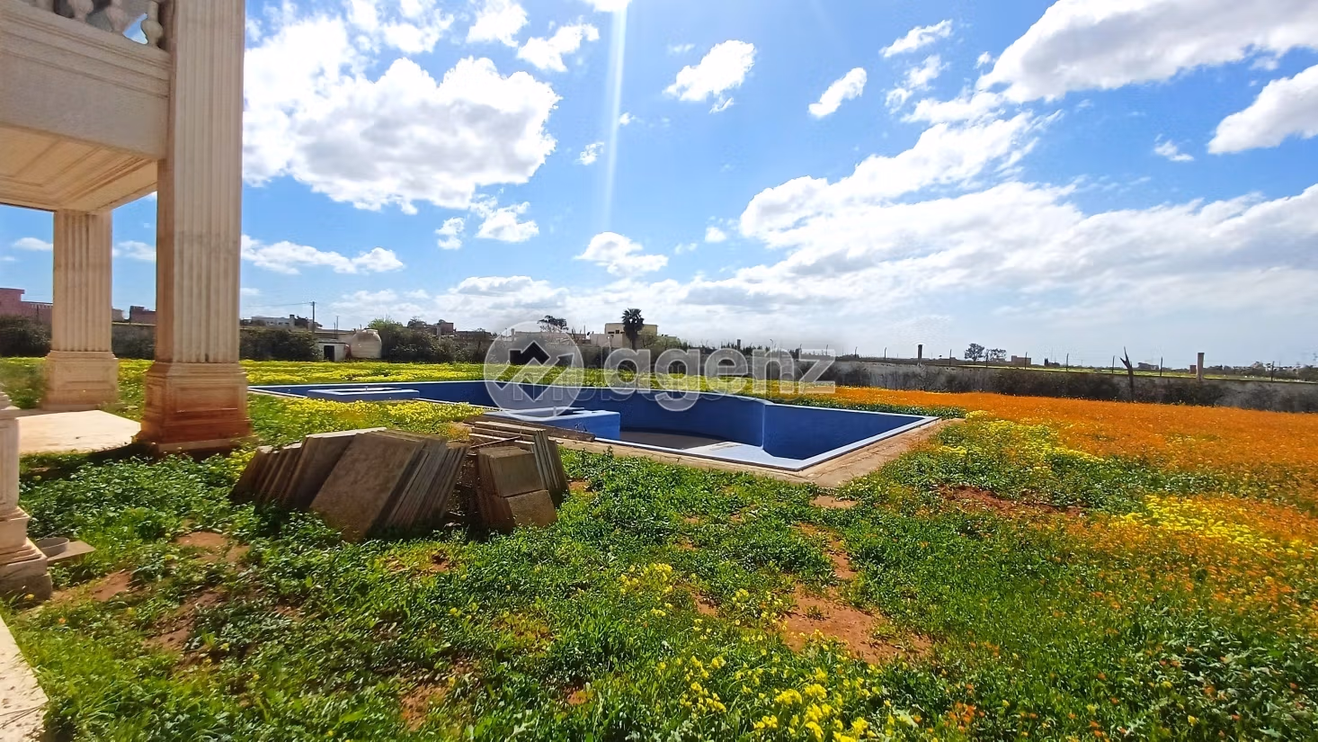 Suntuosa casa en venta. 9 dormitorios. Plazas de parking y terraza