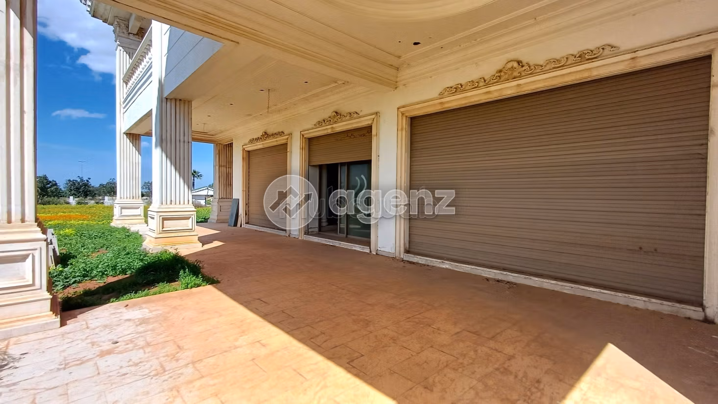 Suntuosa casa en venta. 9 dormitorios. Plazas de parking y terraza