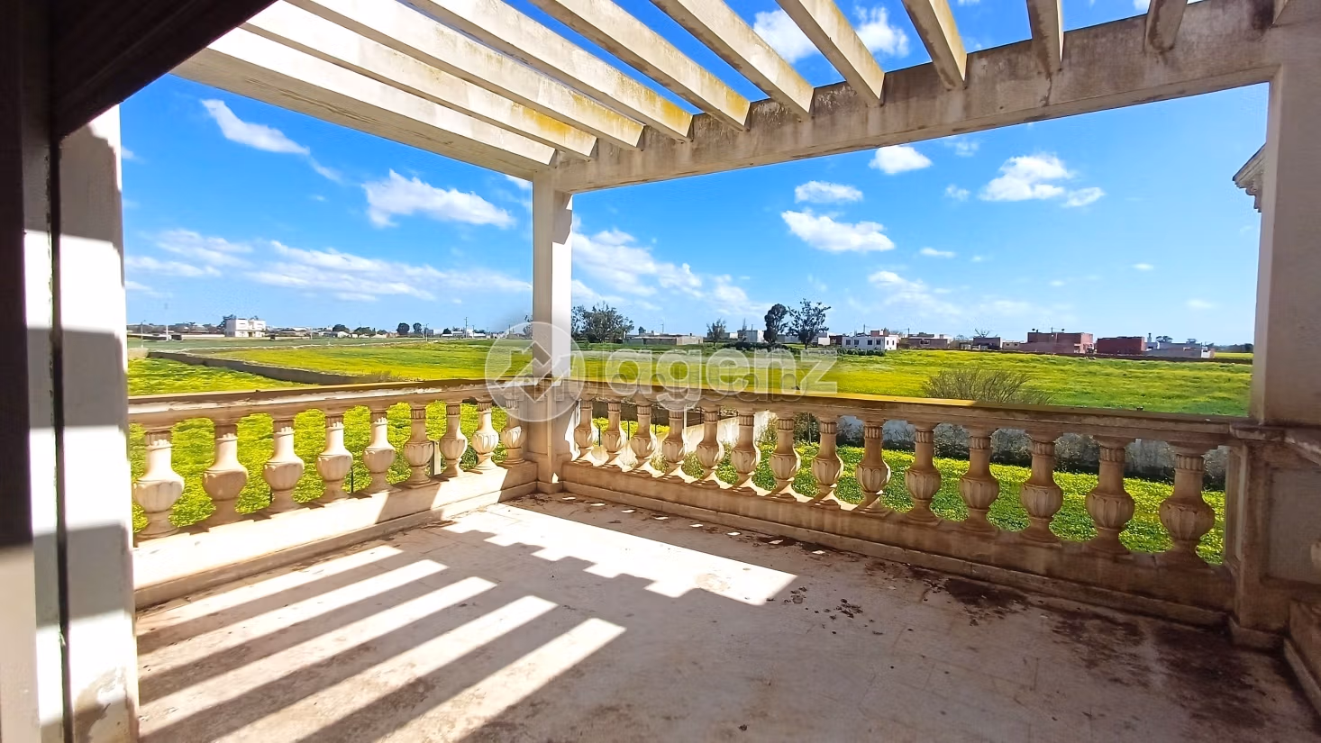 Suntuosa casa en venta. 9 dormitorios. Plazas de parking y terraza