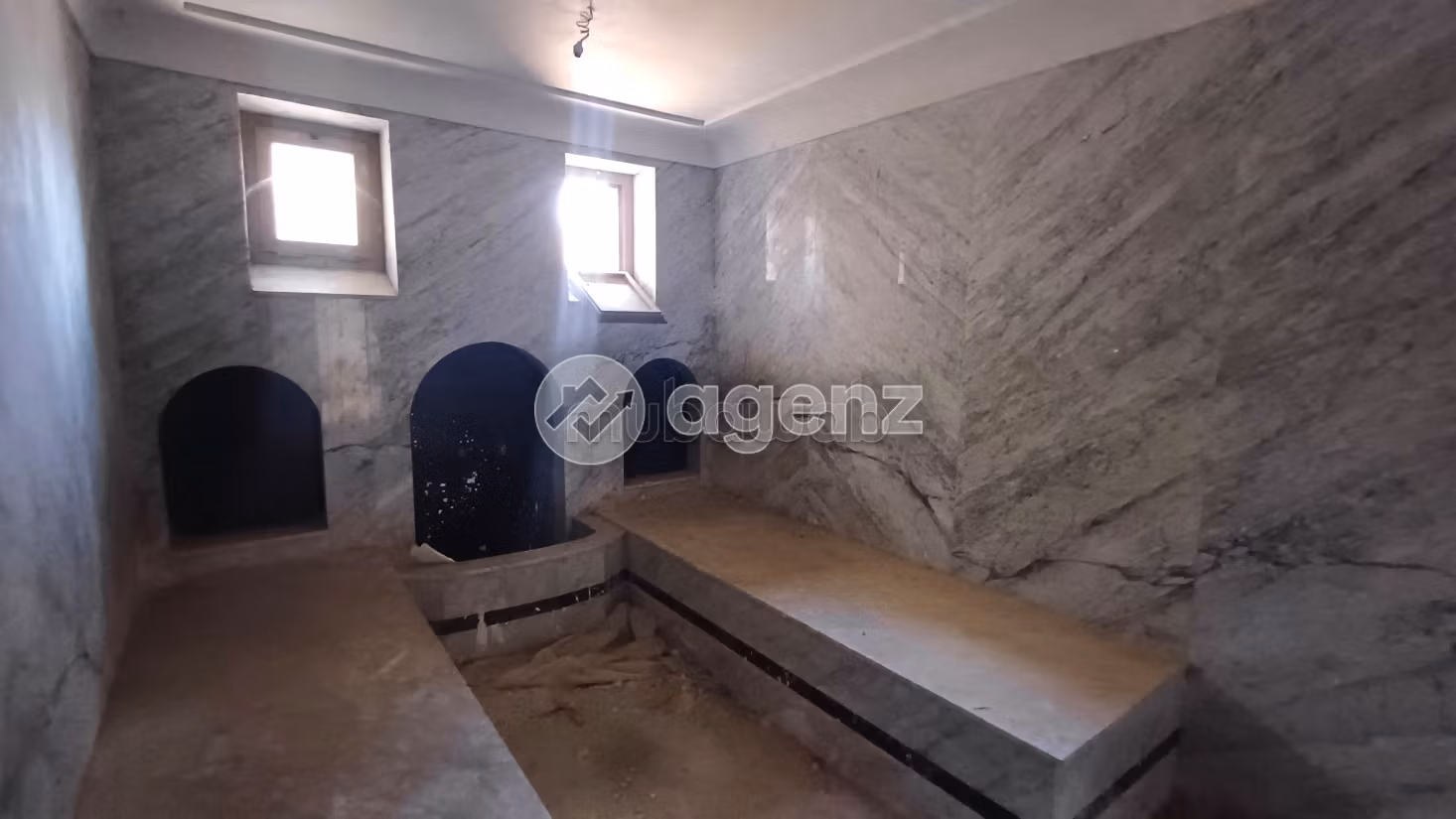 Suntuosa casa en venta. 9 dormitorios. Plazas de parking y terraza