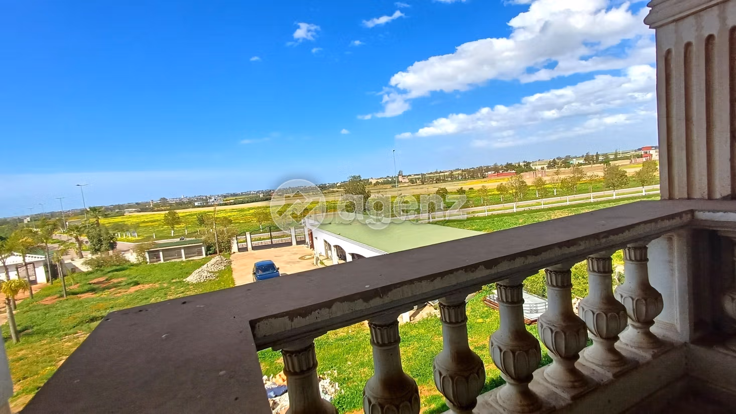 Suntuosa casa en venta. 9 dormitorios. Plazas de parking y terraza