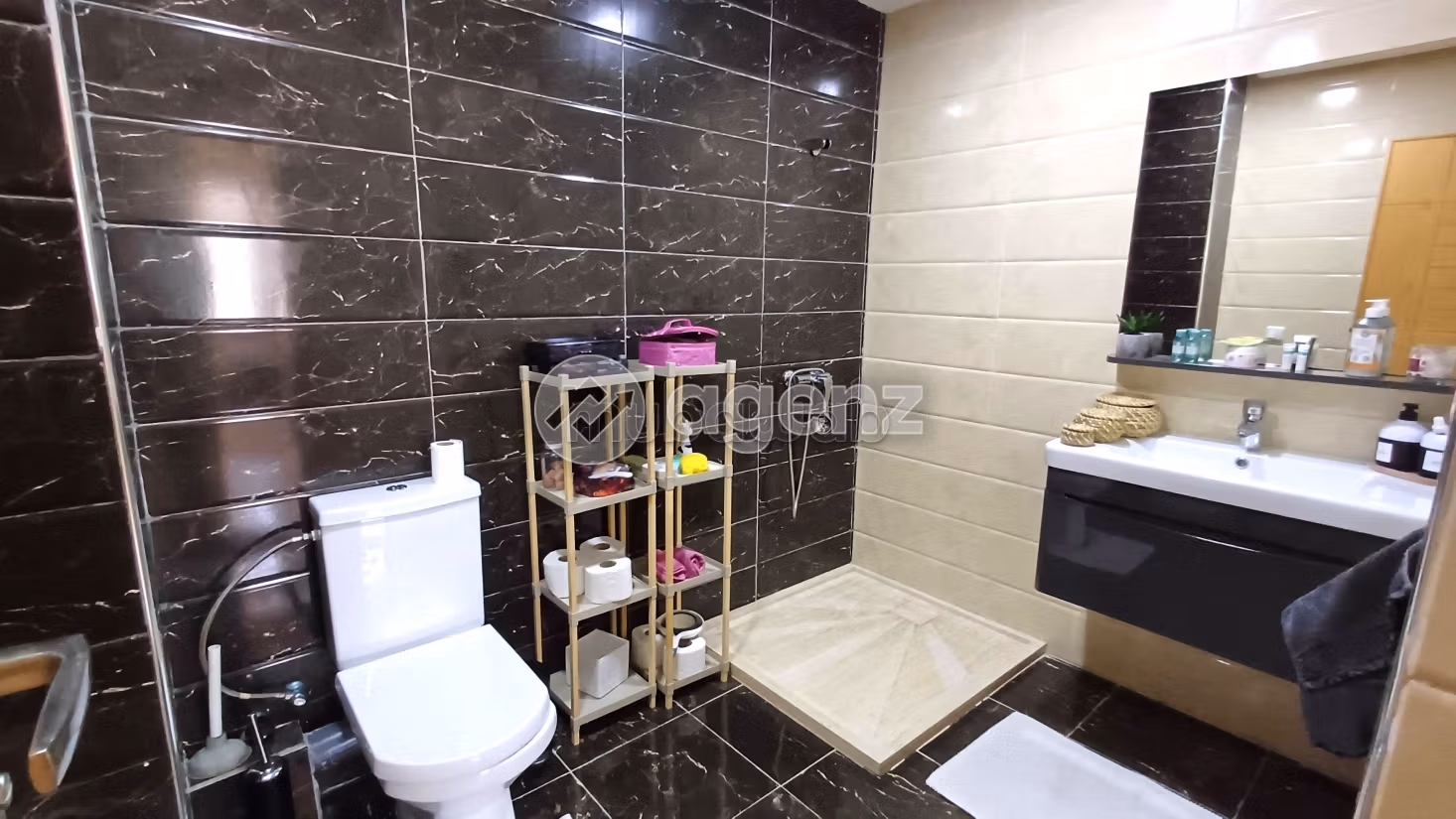 Busca pisos en venta en Victoria. 2 hermosas habitaciones. Parking y ascensor