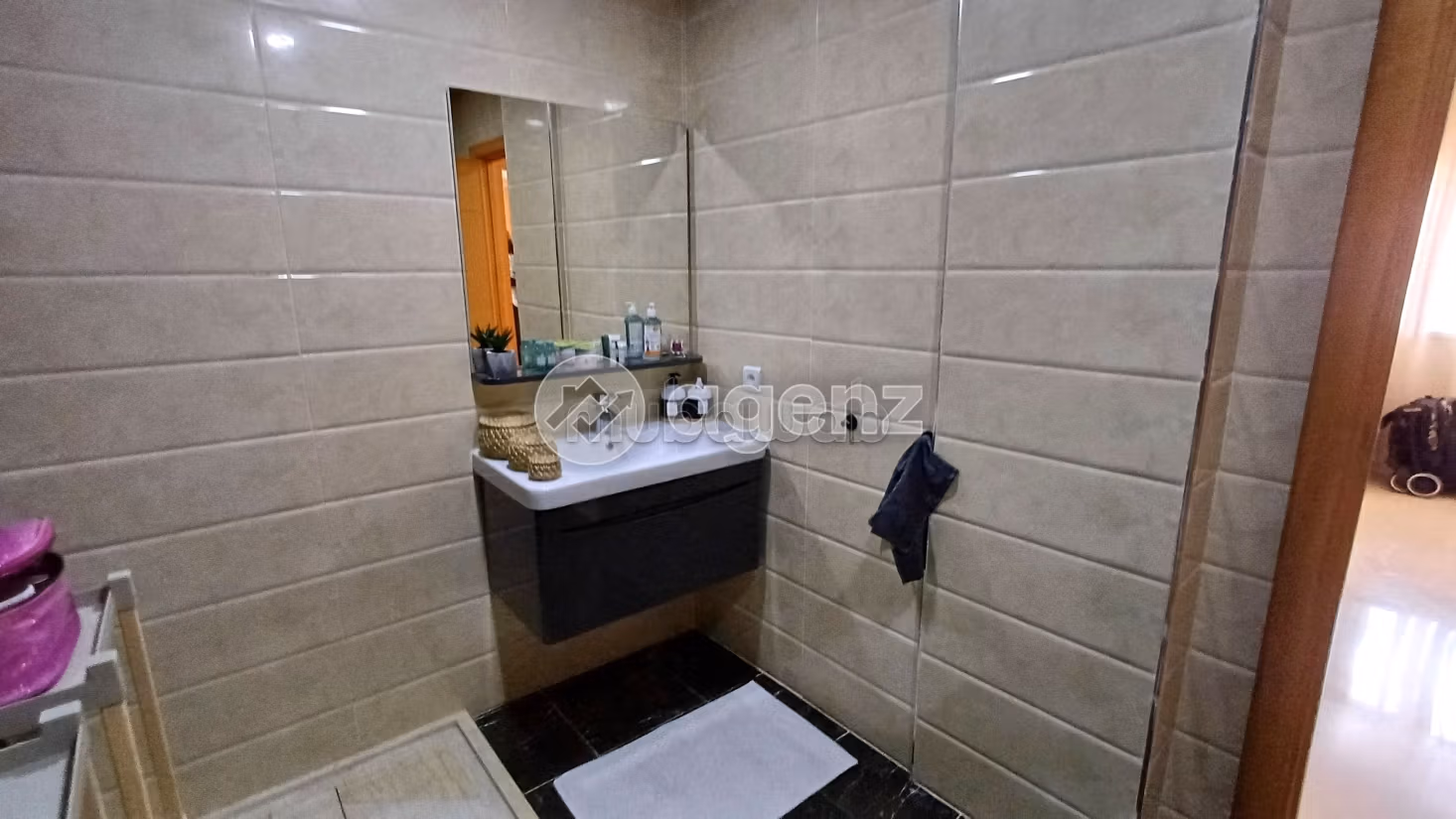Busca pisos en venta en Victoria. 2 hermosas habitaciones. Parking y ascensor