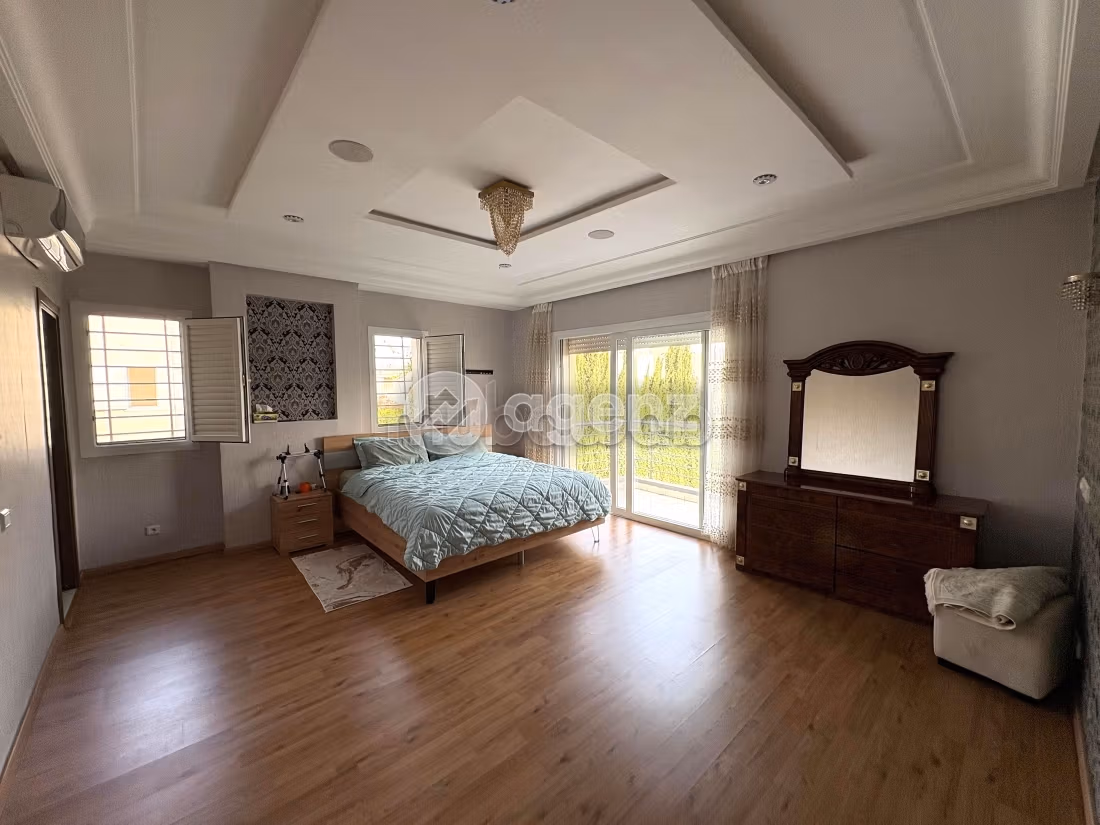 Magnificent villa for sale. 4 lovely rooms. Central heating