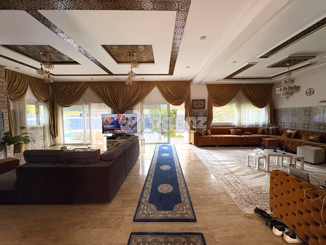 Magnificent villa for sale. 4 lovely rooms. Central heating