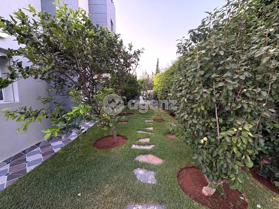 Magnificent villa for sale. 4 lovely rooms. Central heating