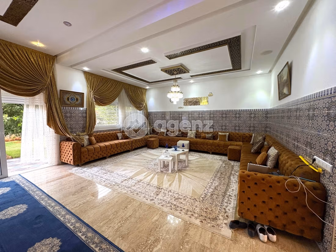 Magnificent villa for sale. 4 lovely rooms. Central heating