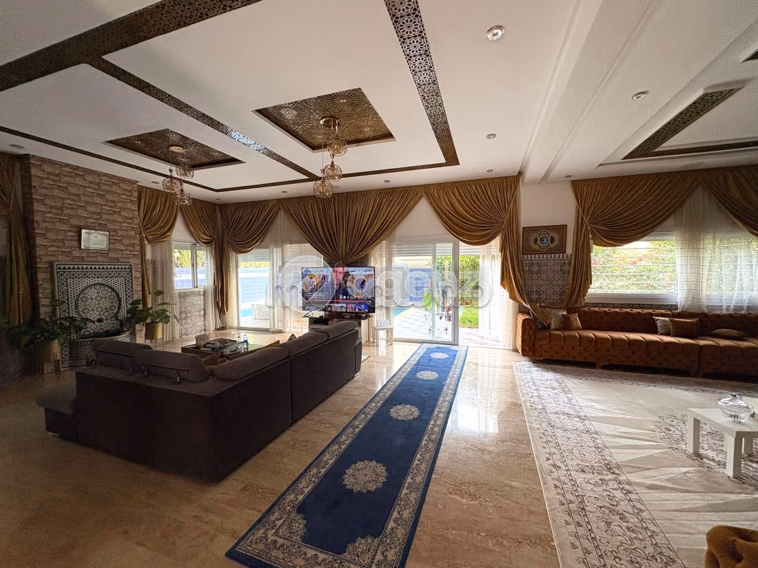 Magnificent villa for sale. 4 lovely rooms. Central heating