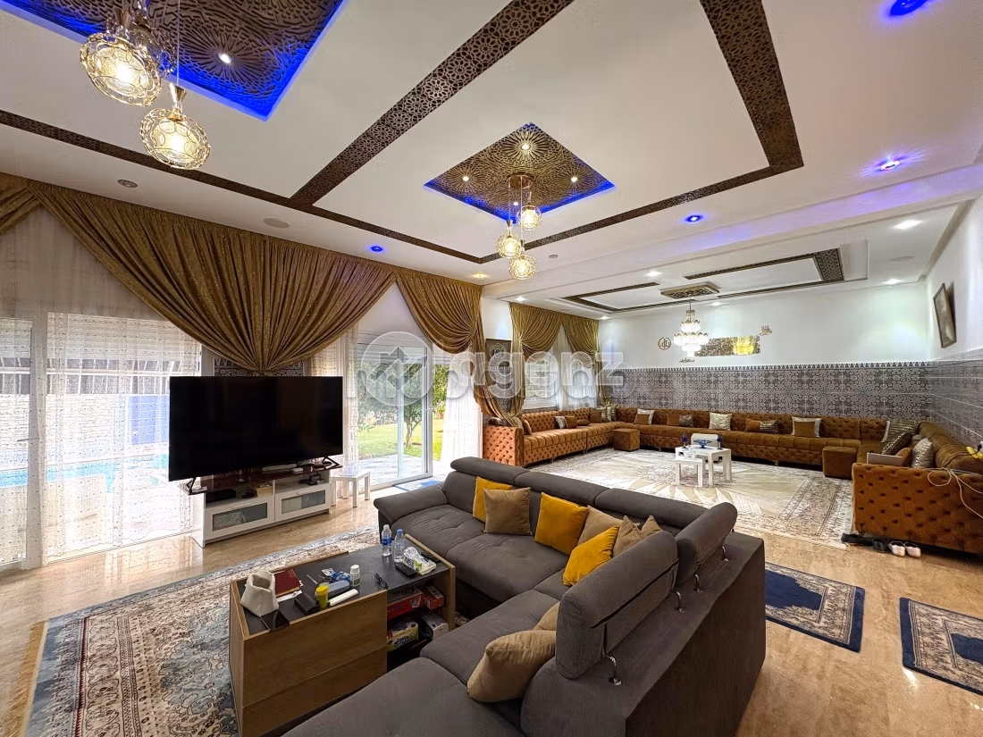 Magnificent villa for sale. 4 lovely rooms. Central heating