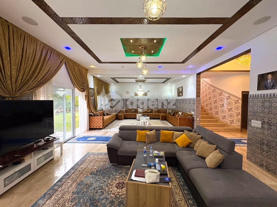 Magnificent villa for sale. 4 lovely rooms. Central heating