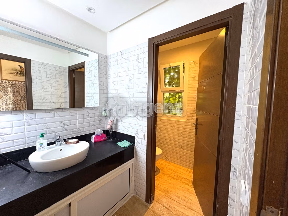 Magnificent villa for sale. 4 lovely rooms. Central heating