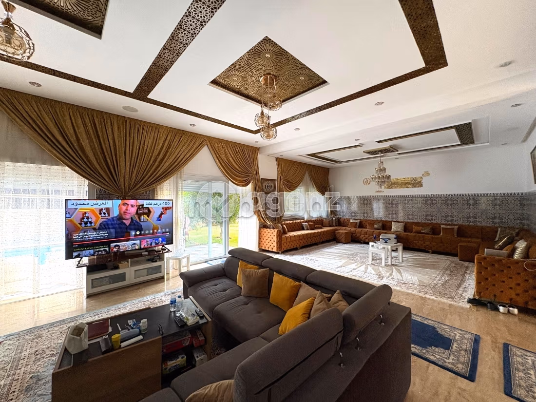 Magnificent villa for sale. 4 lovely rooms. Central heating