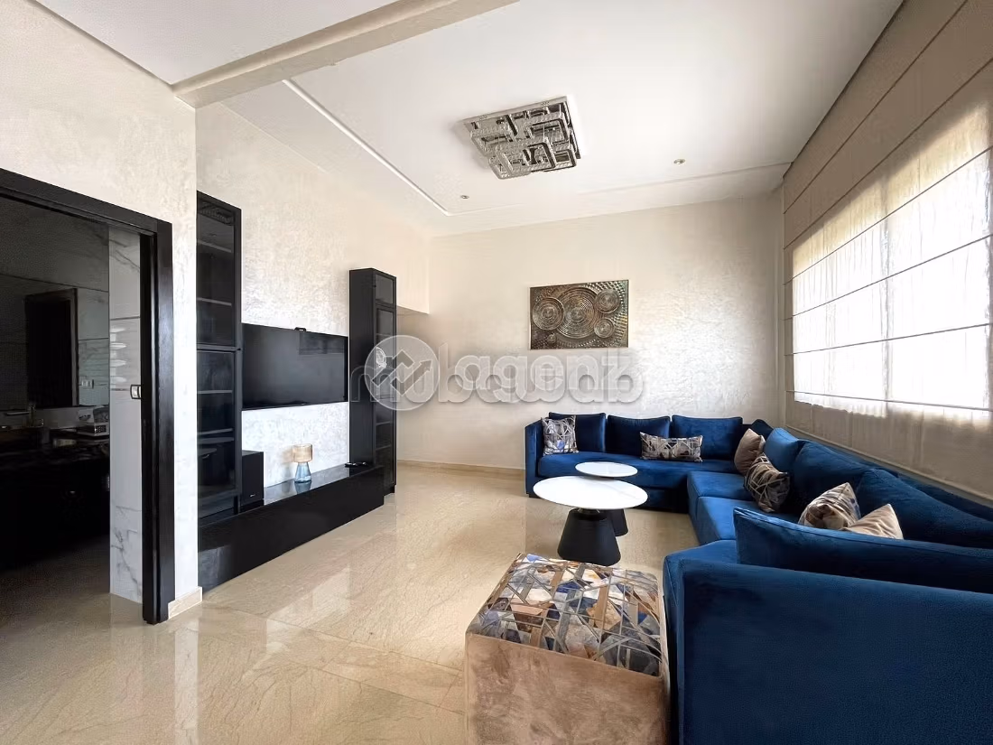 Fabulous house for sale. 4 lovely rooms. Usable fireplace, Large swimming pool