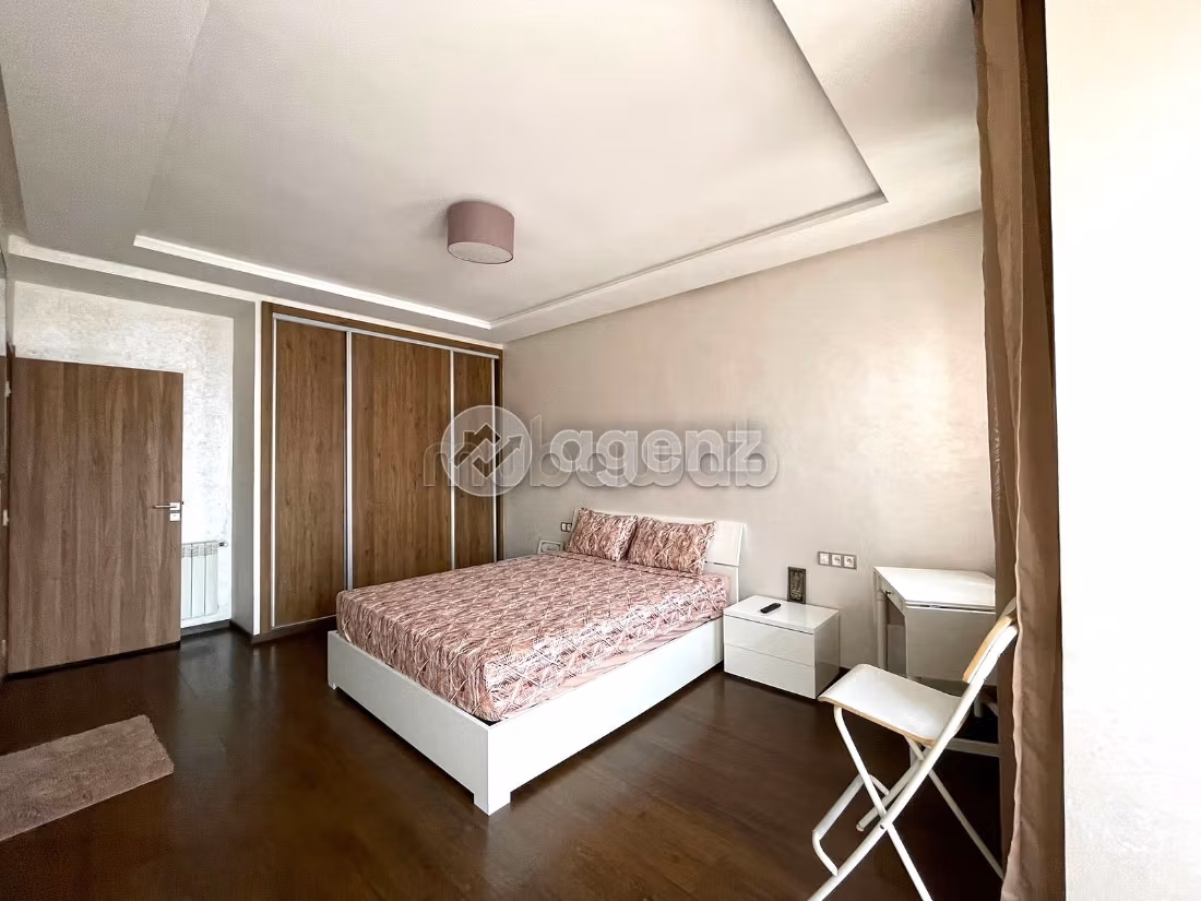 Fabulous house for sale. 4 lovely rooms. Usable fireplace, Large swimming pool
