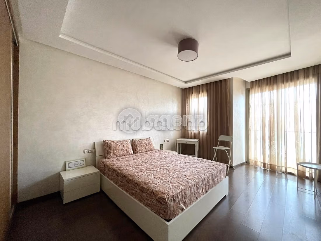 Fabulous house for sale. 4 lovely rooms. Usable fireplace, Large swimming pool