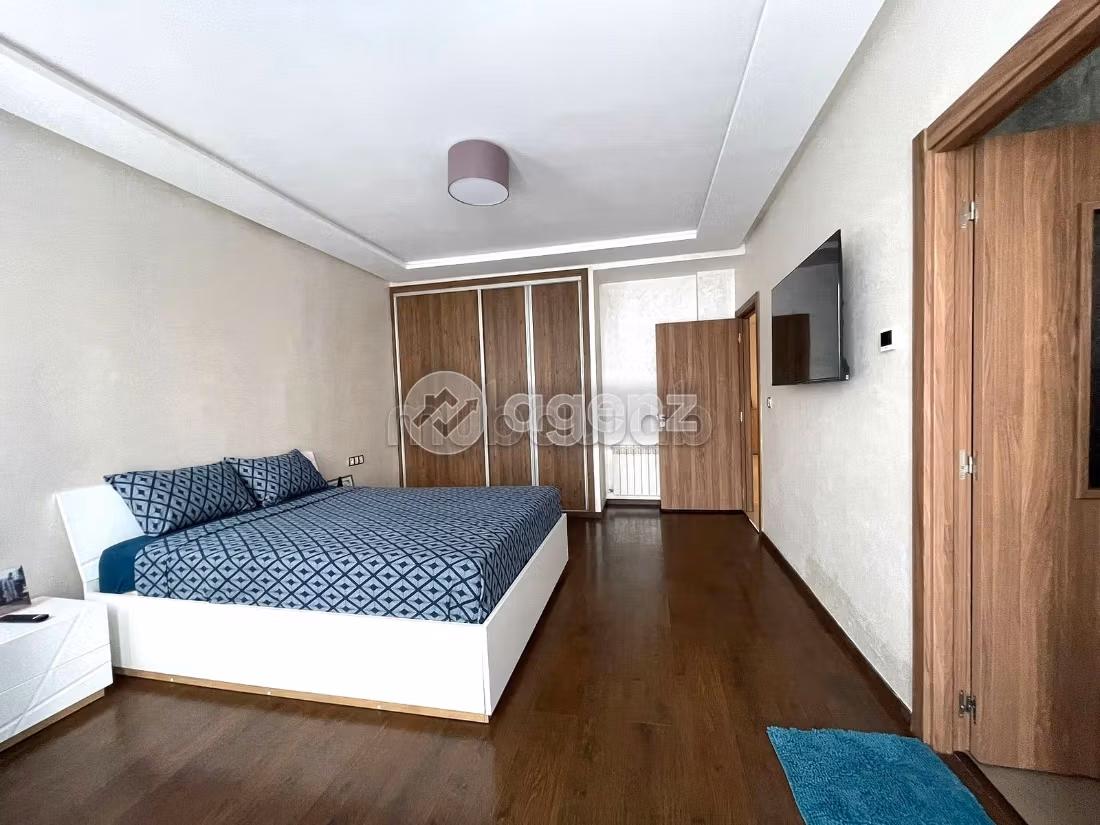 Fabulous house for sale. 4 lovely rooms. Usable fireplace, Large swimming pool