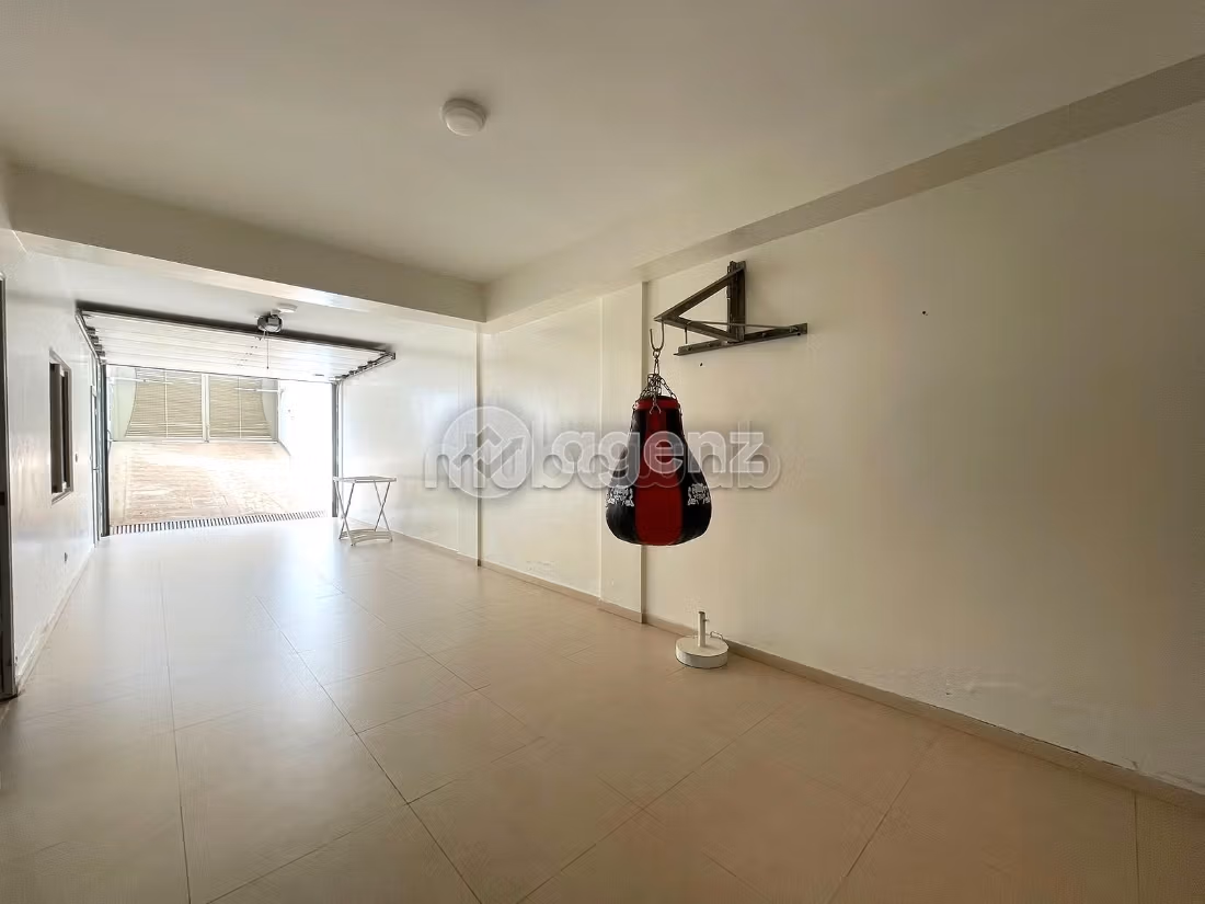 Fabulous house for sale. 4 lovely rooms. Usable fireplace, Large swimming pool