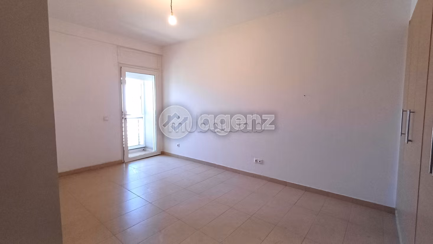 Appartement à vendre 97 m², 2 chambres Zone Industrielle Bouskoura