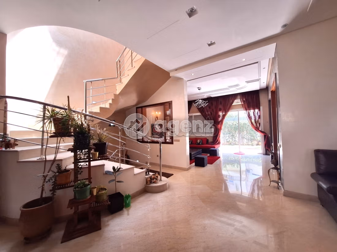 Villa à vendre 292 m², 6 chambres Al Mostakbal Casablanca