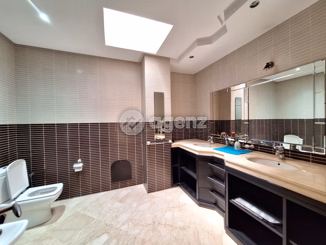 Villa à vendre 292 m², 6 chambres Al Mostakbal Casablanca