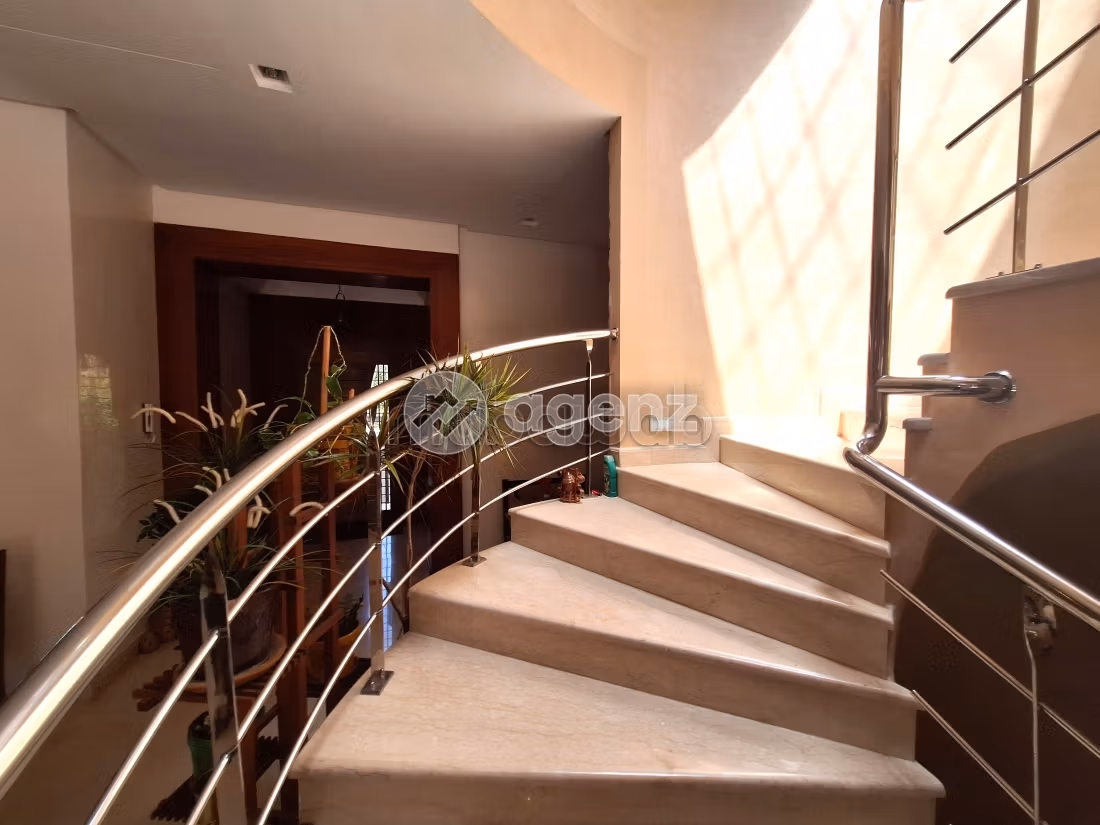 Villa à vendre 292 m², 6 chambres Al Mostakbal Casablanca