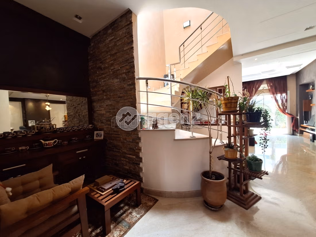 Villa à vendre 292 m², 6 chambres Al Mostakbal Casablanca