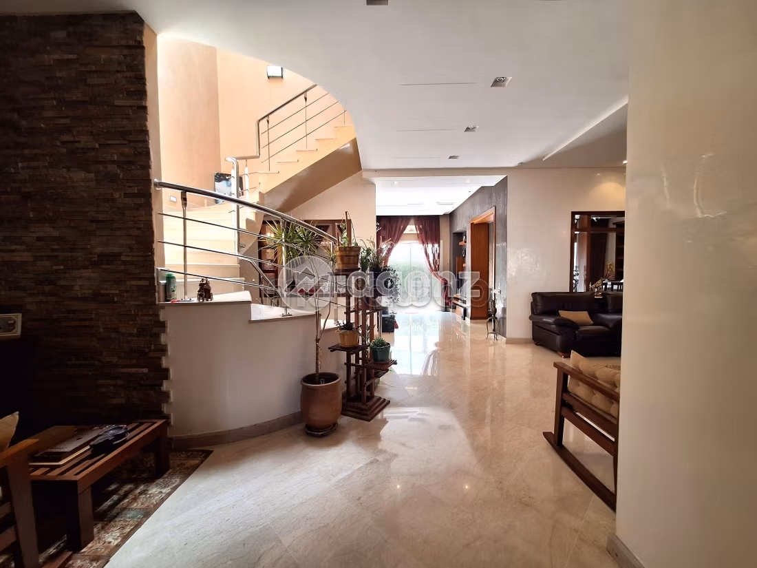 Villa à vendre 292 m², 6 chambres Al Mostakbal Casablanca