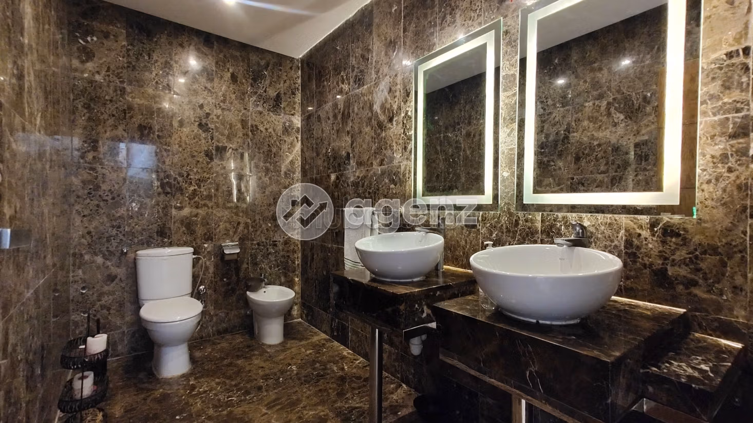 Fabulous house for sale. 5 rooms. Terrace and garden