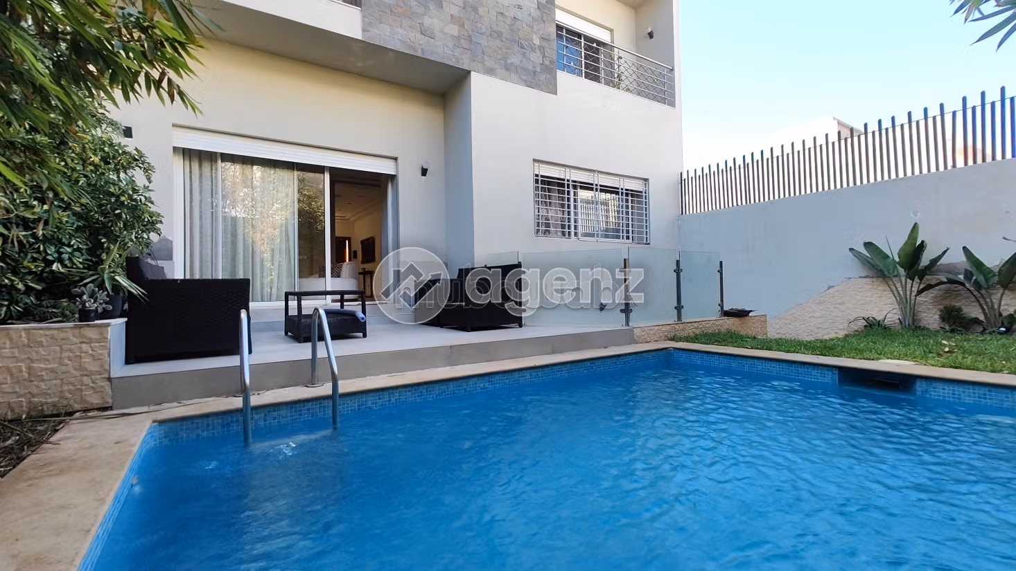 Fabulous house for sale. 5 rooms. Terrace and garden