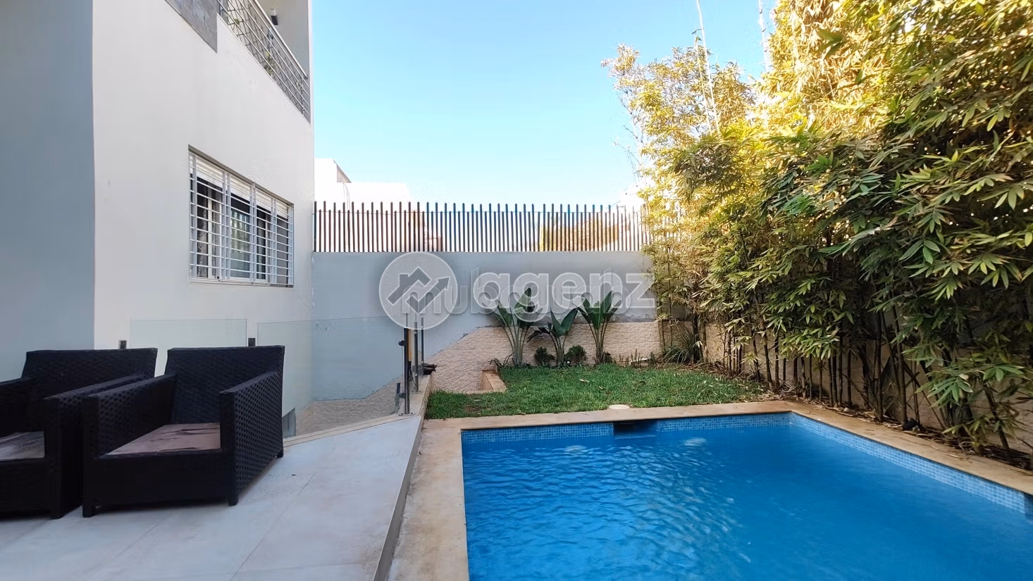Fabulous house for sale. 5 rooms. Terrace and garden