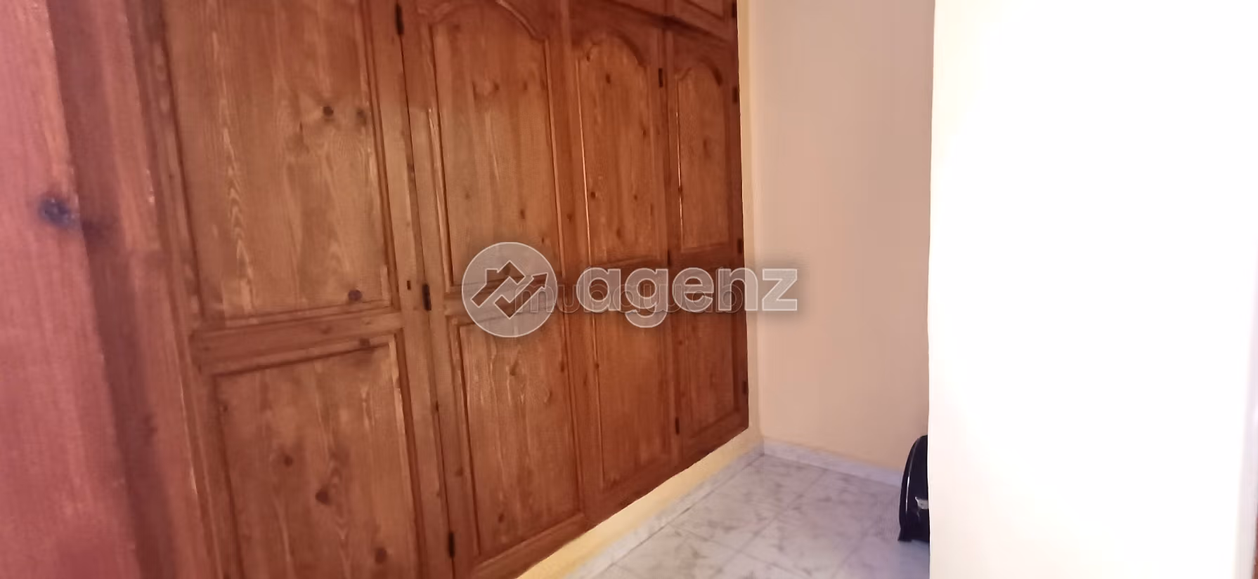 Luxury Villa for sale. 5 beautiful rooms. Garage