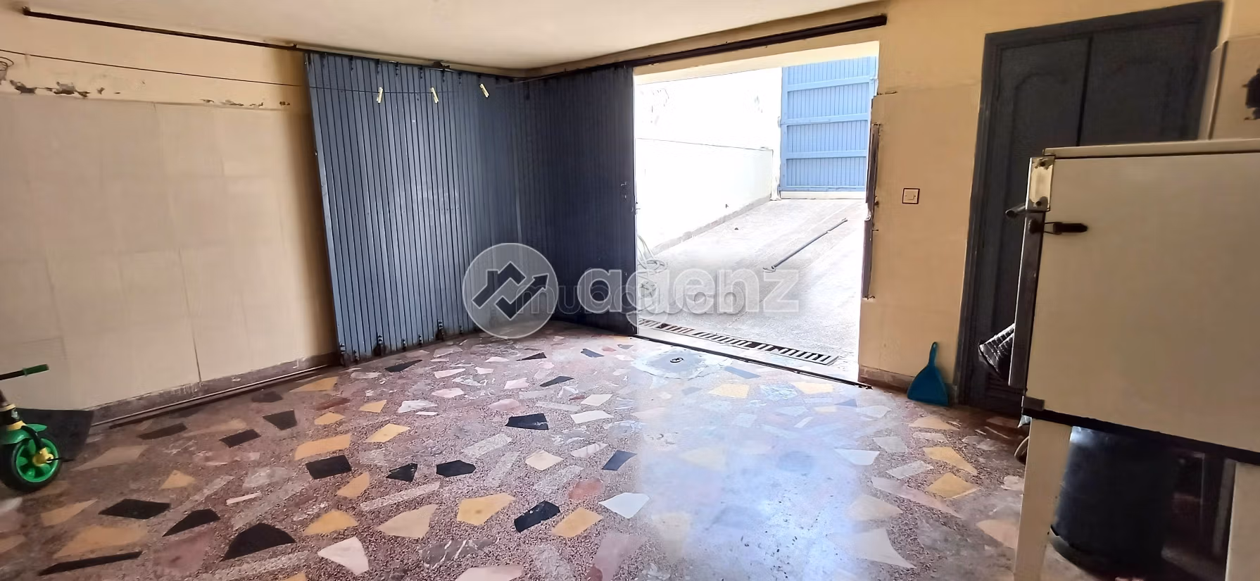 Luxury Villa for sale. 5 beautiful rooms. Garage