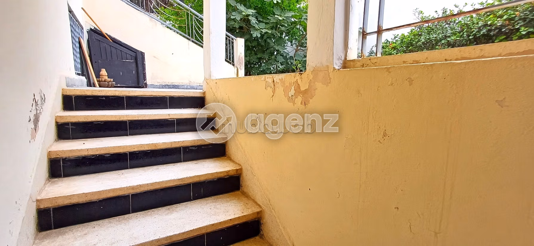Luxury Villa for sale. 5 beautiful rooms. Garage
