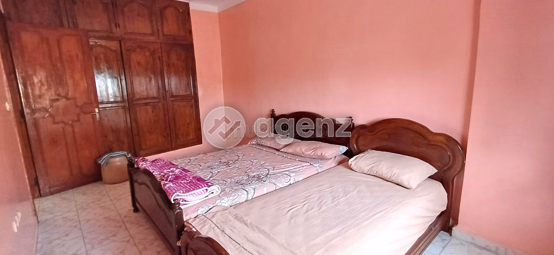 Luxury Villa for sale. 5 beautiful rooms. Garage