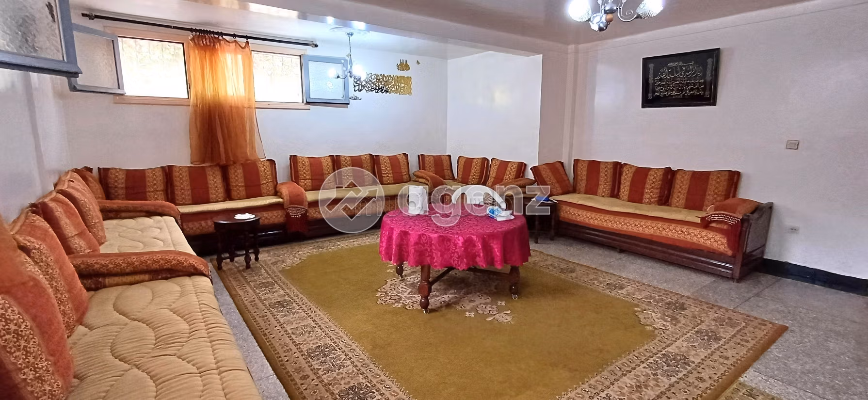 Luxury Villa for sale. 5 beautiful rooms. Garage