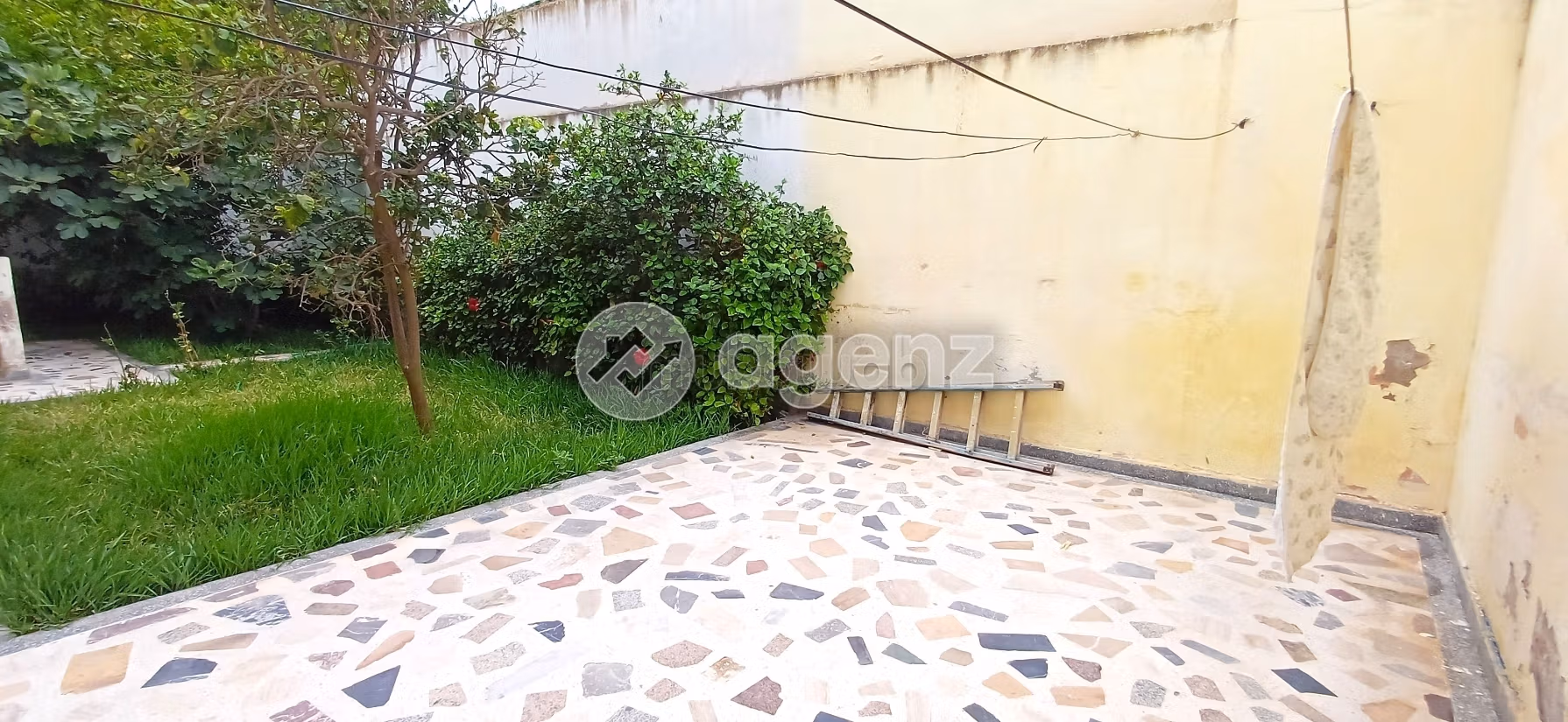 Luxury Villa for sale. 5 beautiful rooms. Garage