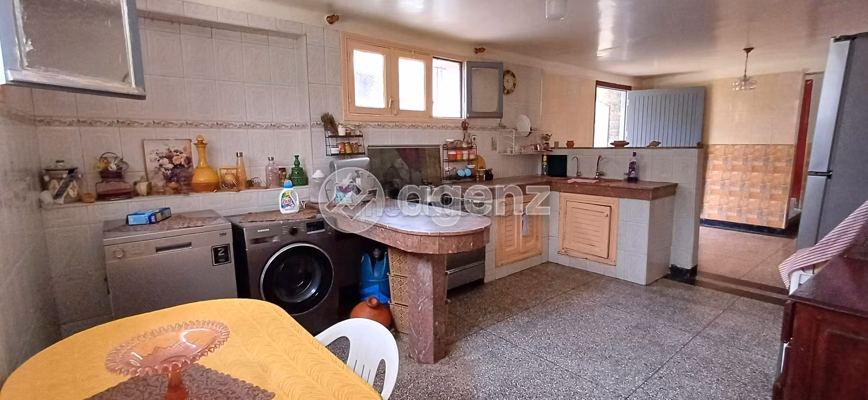 Luxury Villa for sale. 5 beautiful rooms. Garage