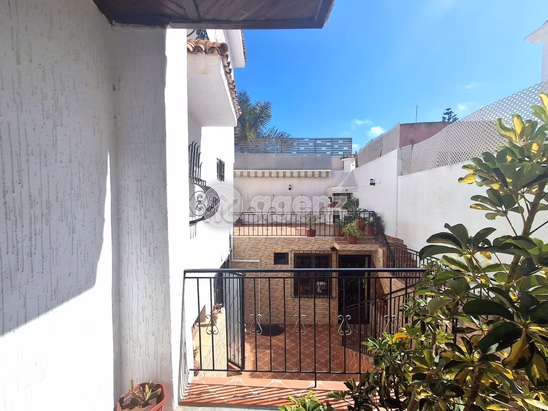 Fabulous villa for sale in Anfa. 4 rooms. Green areas, Parking spaces for cars