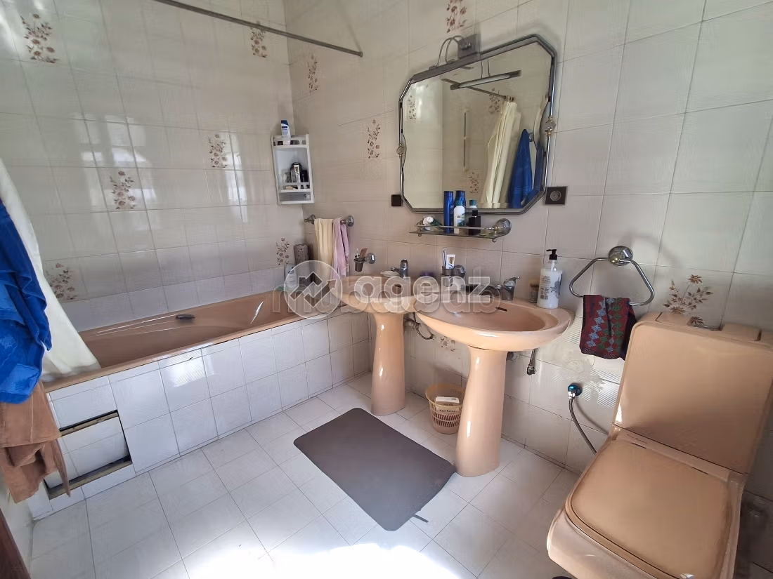 Fabulous villa for sale in Anfa. 4 rooms. Green areas, Parking spaces for cars