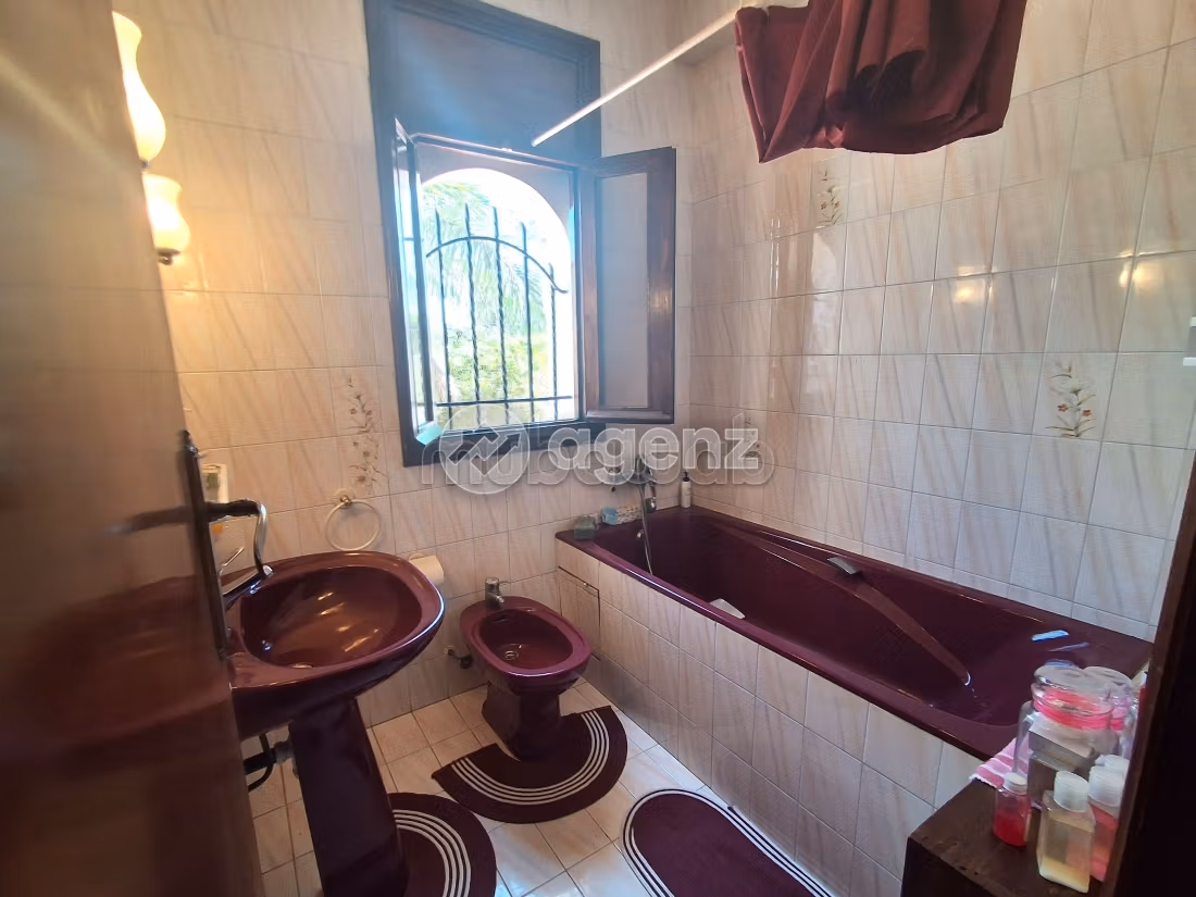 Fabulous villa for sale in Anfa. 4 rooms. Green areas, Parking spaces for cars